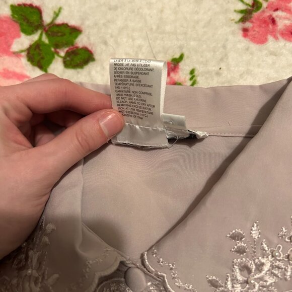 1990s satin light mauve floral embroidered collar scalloped edge button up blous - Picture 12 of 13